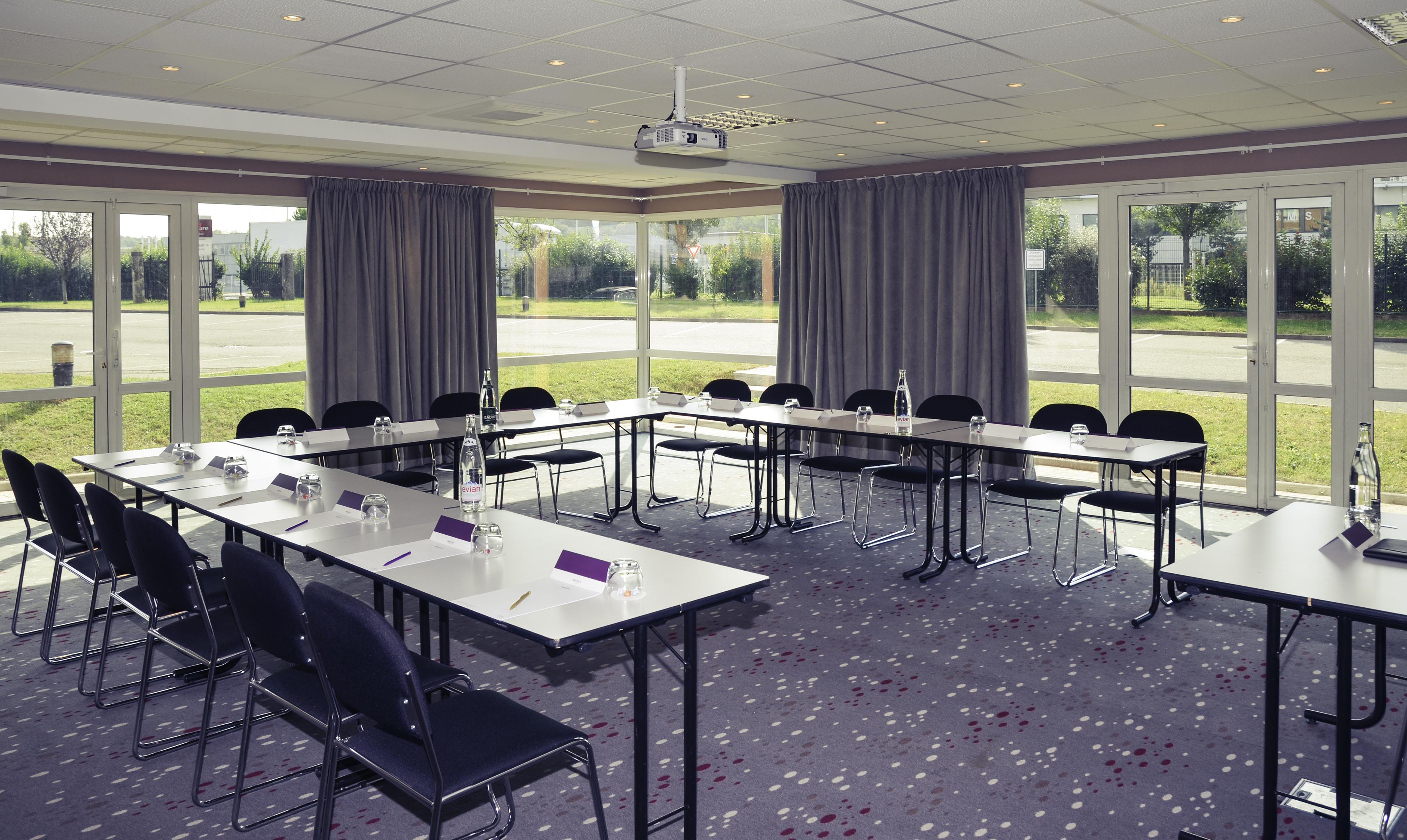 Mercure Lyon Est Hotel 4*